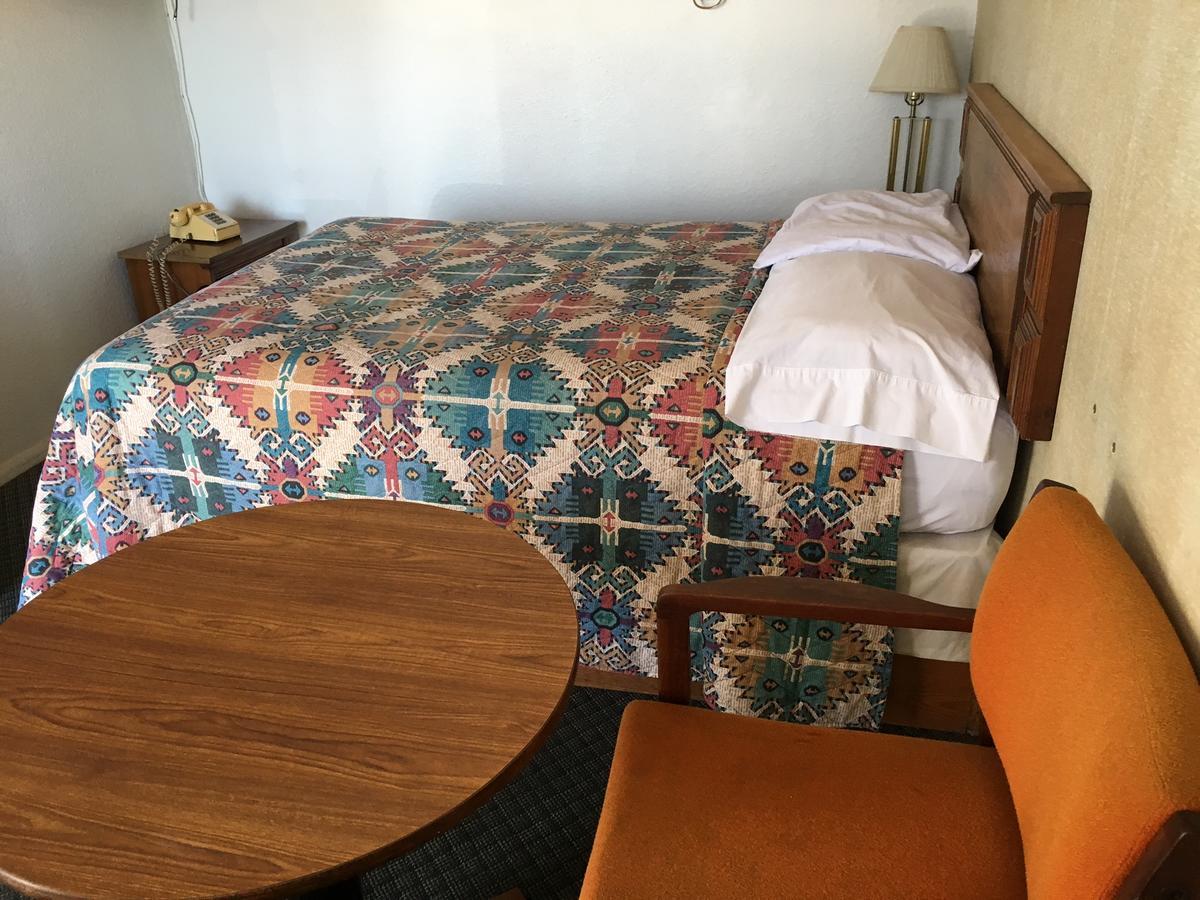 Skyliner Motel Stroud Eksteriør billede