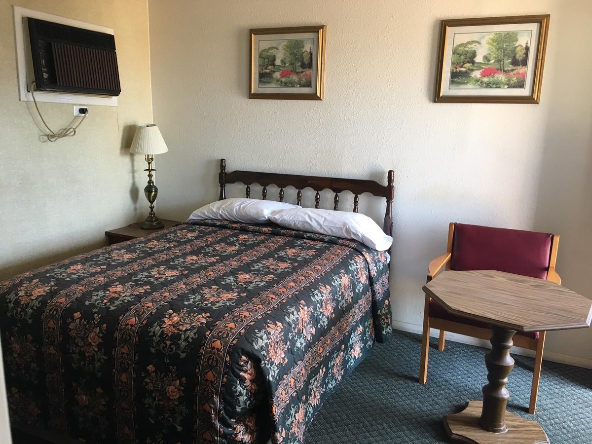 Skyliner Motel Stroud Eksteriør billede