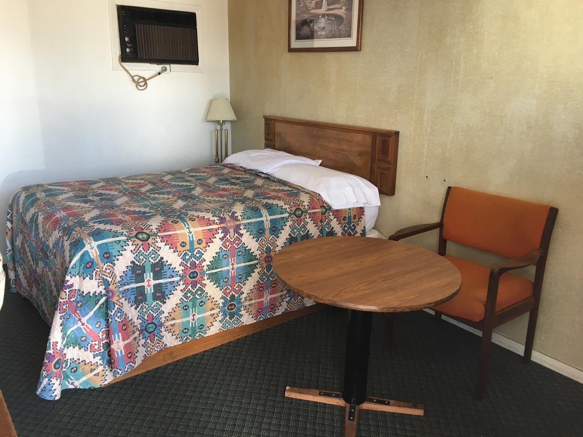Skyliner Motel Stroud Eksteriør billede