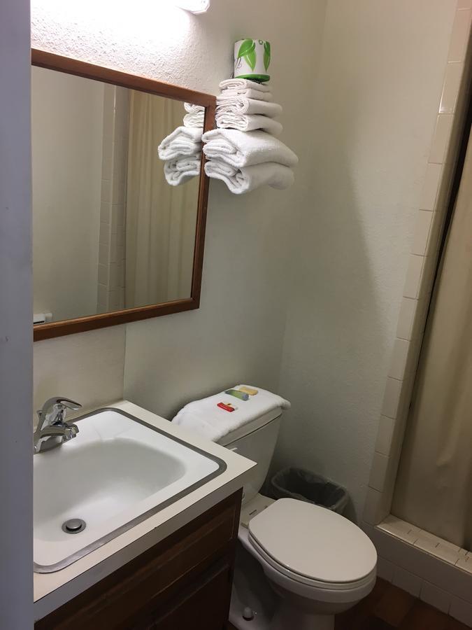 Skyliner Motel Stroud Eksteriør billede