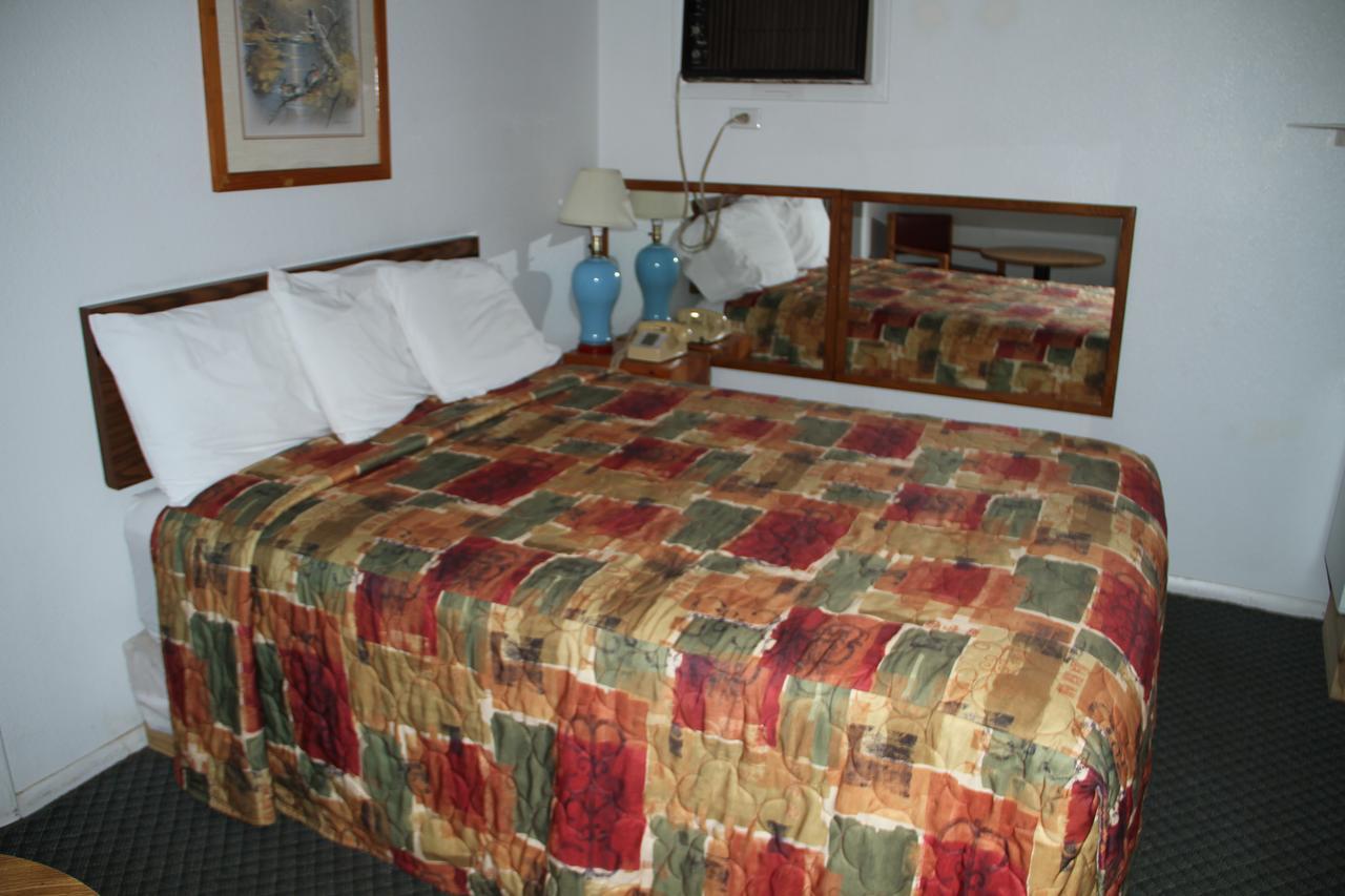 Skyliner Motel Stroud Eksteriør billede